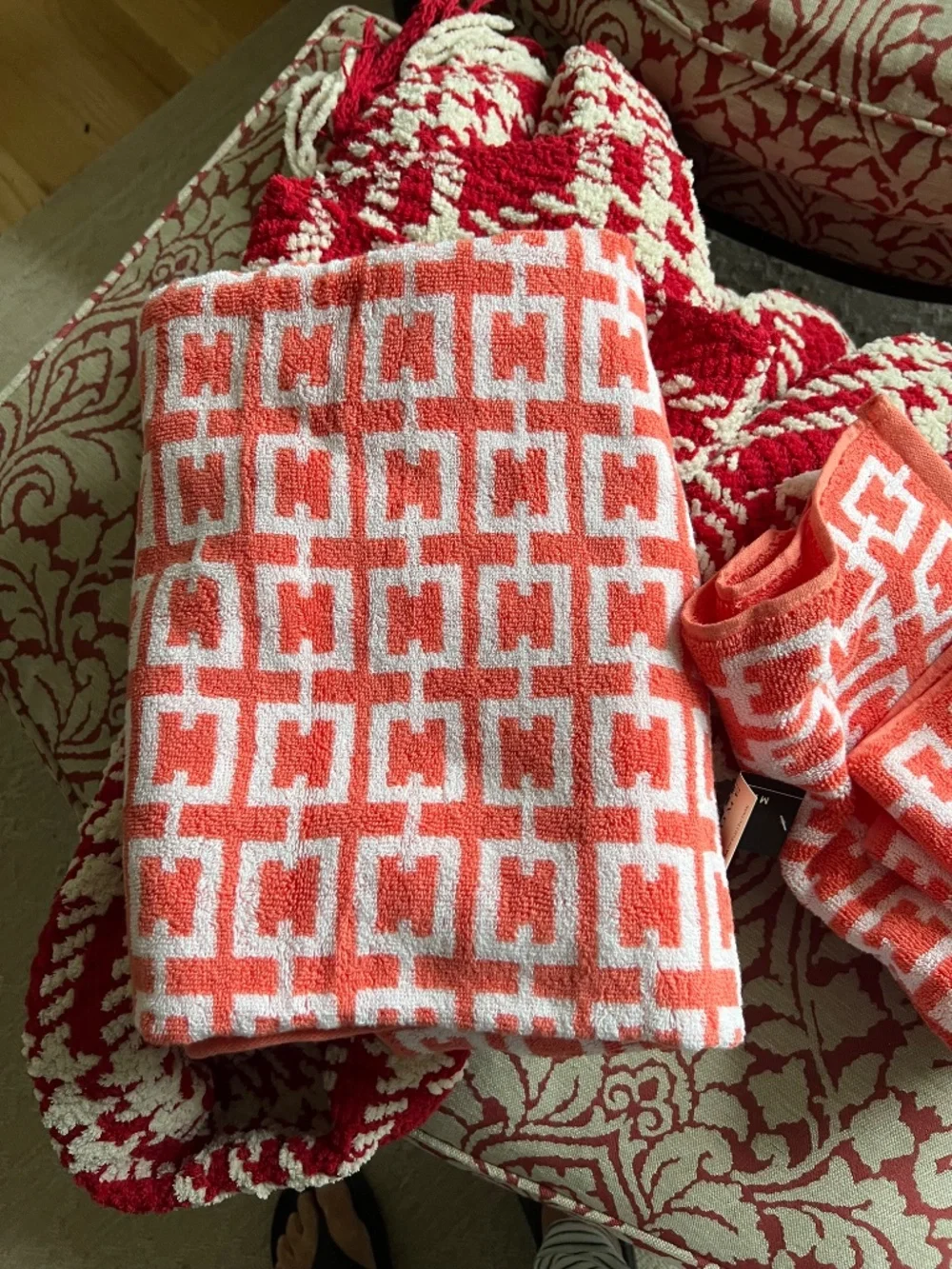 Max Studio vibrant orange